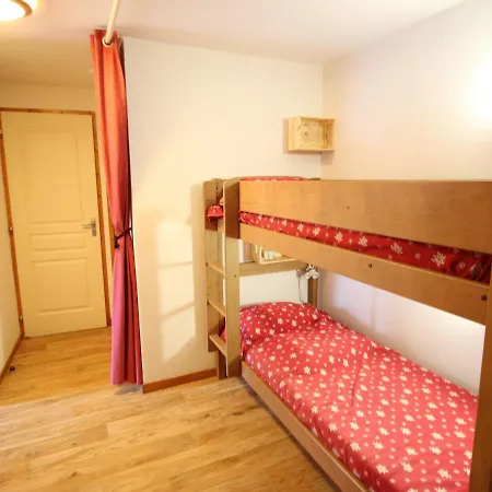 Confortable A 1700, 2eme Etage, Terrasse Sud, Proche Pistes Et Commerces - Fr-1-549-126 Appartement Chamrousse